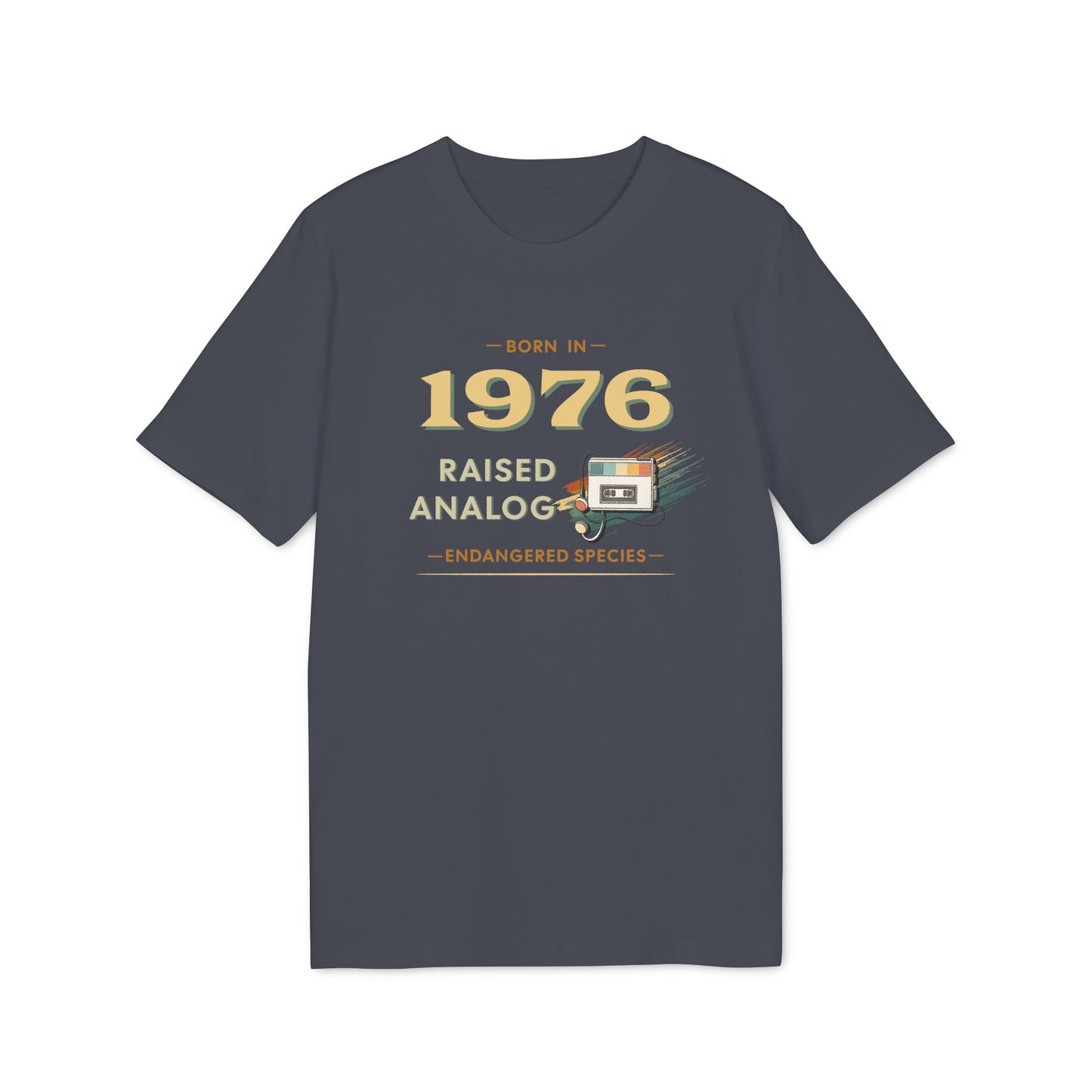 Born 1976 - Raised analog Herren T-Shirt 50. Geburtstag