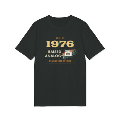 Born 1976 - Raised analog Herren T-Shirt 50. Geburtstag