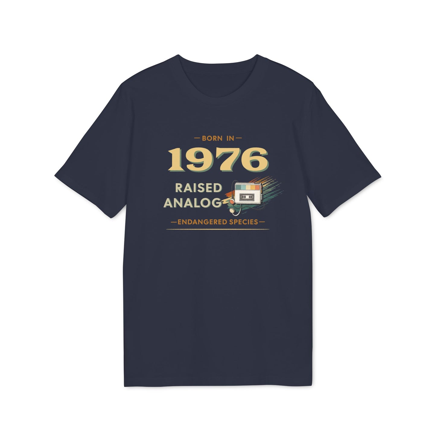 Born 1976 - Raised analog Herren T-Shirt 50. Geburtstag