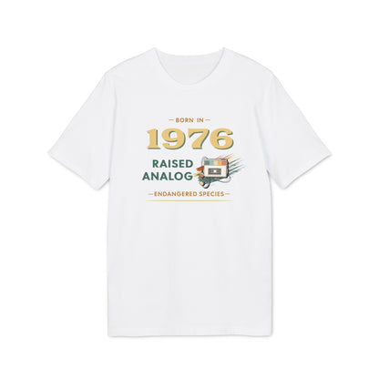 Born 1976 - Raised analog Herren T-Shirt 50. Geburtstag