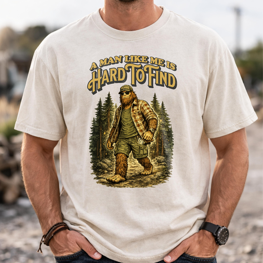 Camiseta divertida de Pie Grande para hombre con la frase "Es difícil encontrar un hombre como yo". Idea de regalo retro vintage para esposos, amigos y amantes de los pies grandes. Camiseta orgánica gruesa.
