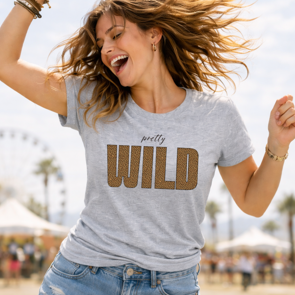 Pretty Wild Damen T-Shirt mit Jaguarmuster - Statement Shirt im Animal Print Look | Geschenkidee für Frauen
