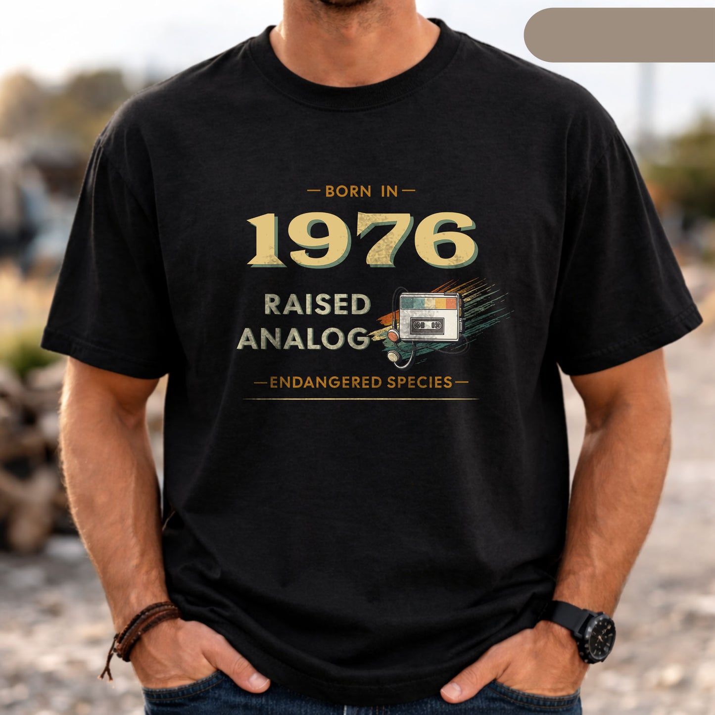 Born 1976 - Raised analog Herren T-Shirt 50. Geburtstag