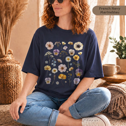 Nachhaltiges T-Shirt mit gespresstem Blumen Motiv